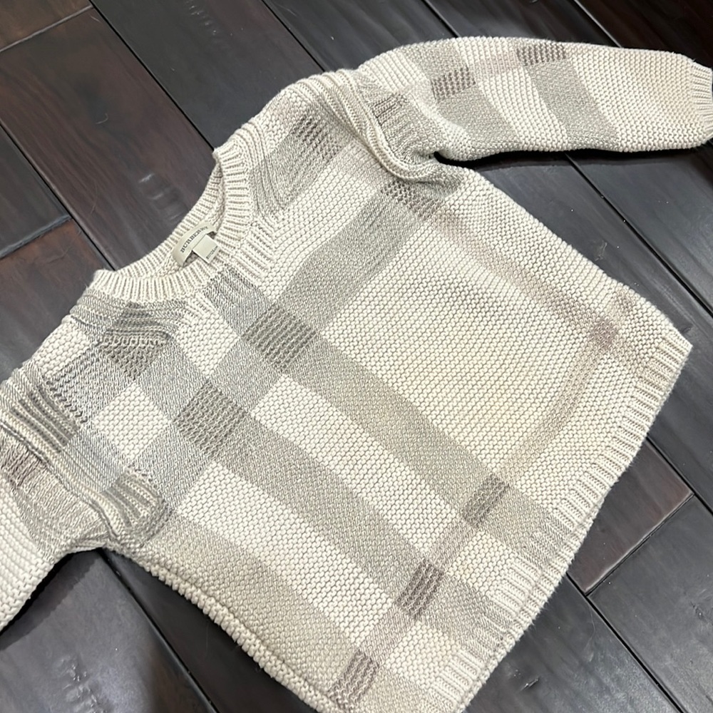 Kids Burberry sweater used 8 years old